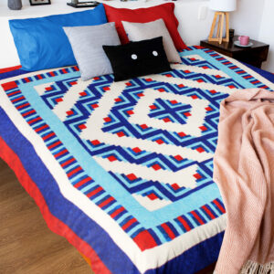 Large American Made Barn Raising Log Cabin quilt – Crisp Colors – FINISHED QUILT